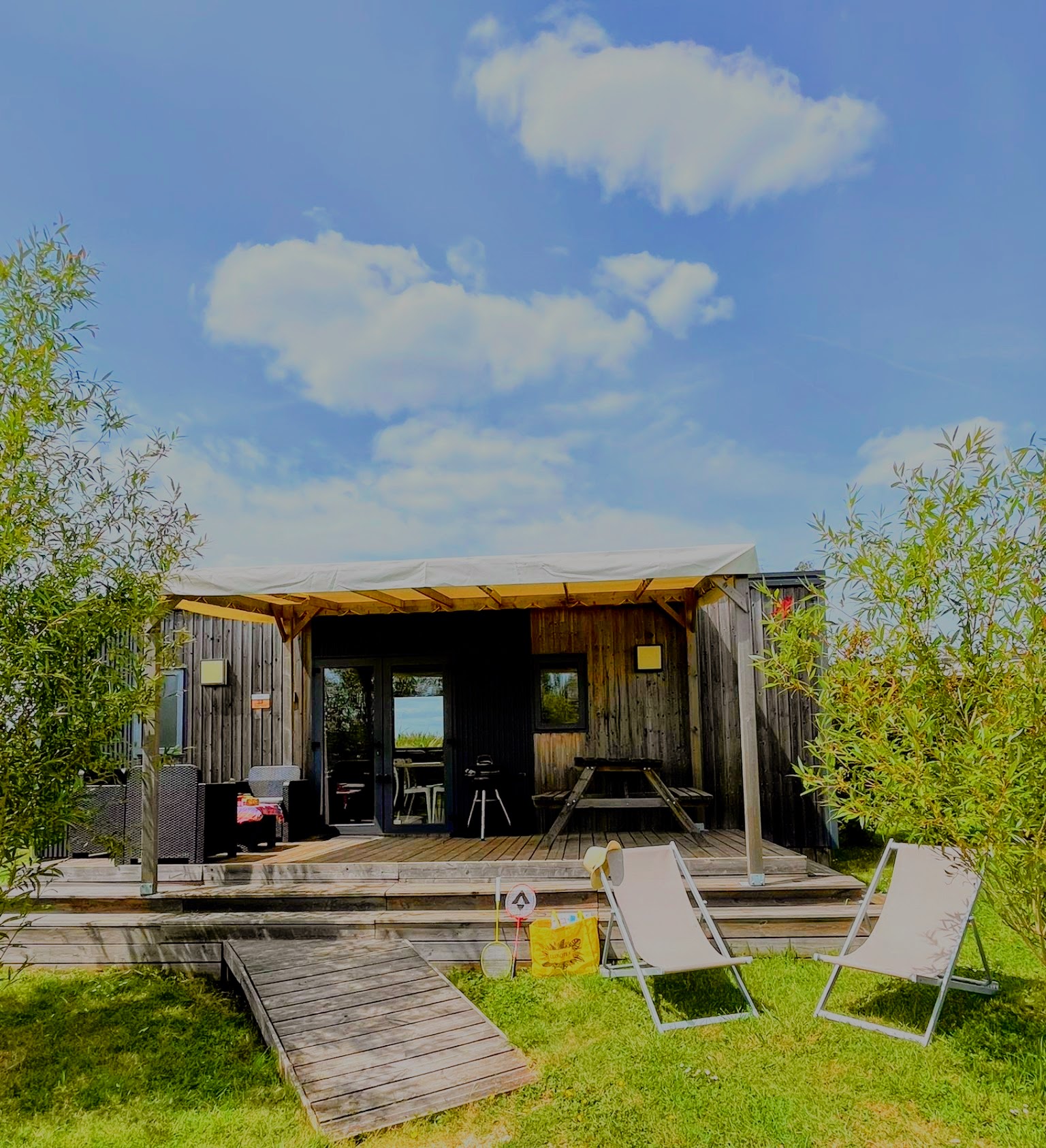 Mobil-home Premium 4 personnes à Chambord avec terrasse en bois semi-couverte
