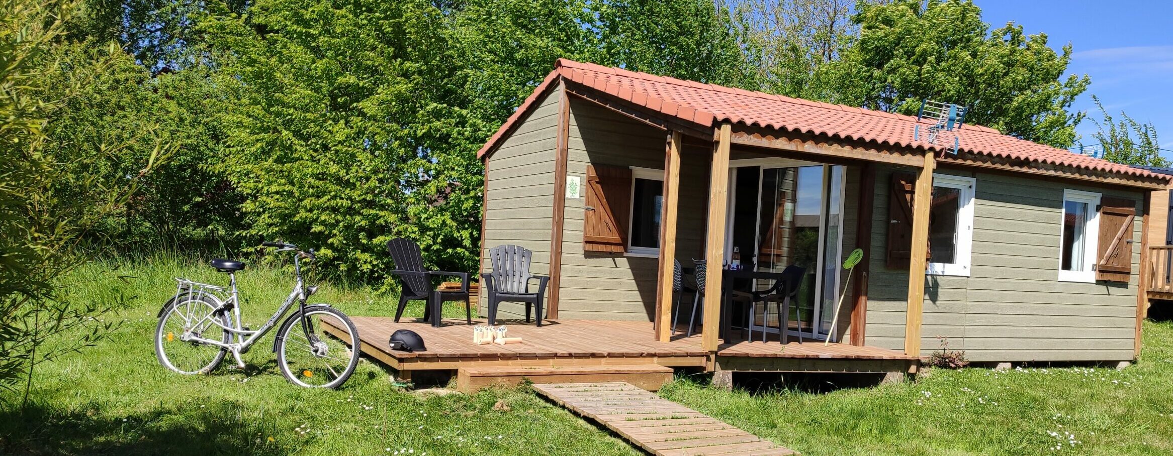 Chalet Confort Chambord avec bardage bois et terrasse semi-couverte