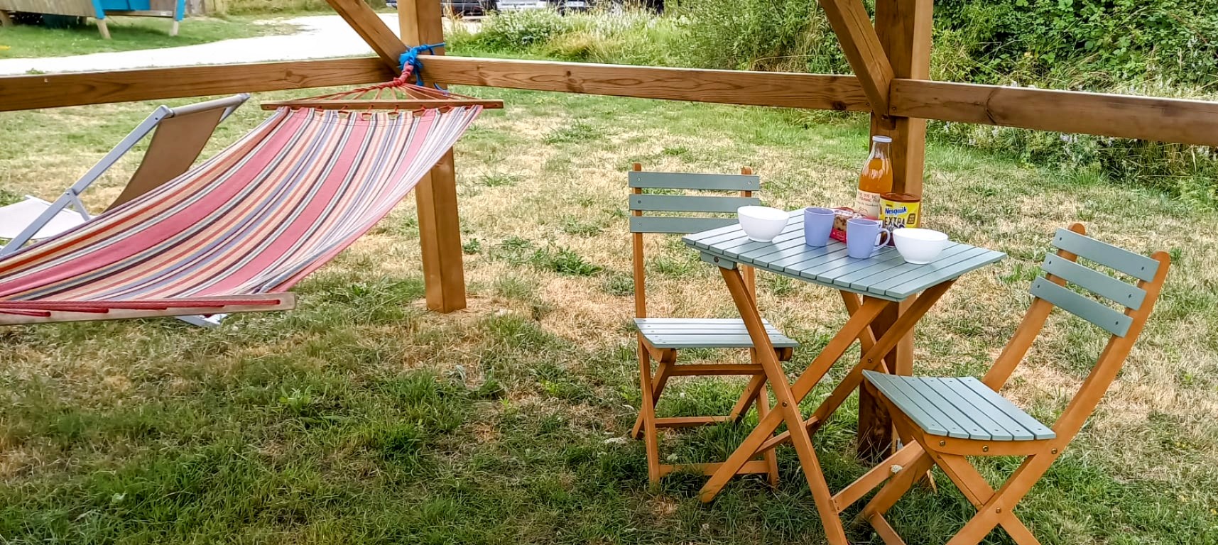 Terrasse tente pilotis - séjour nature Chambord