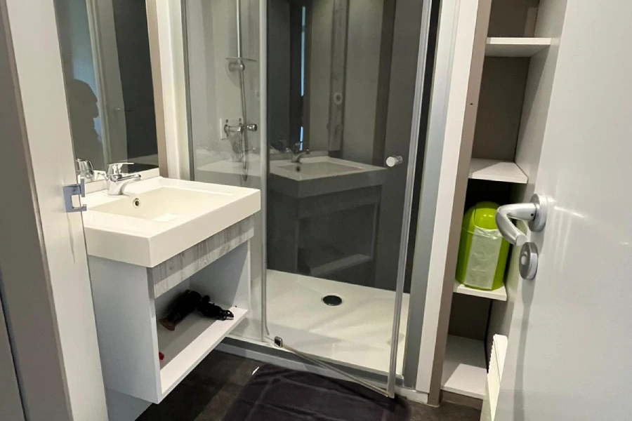 location mobil home val de loire salle de bain moderne
